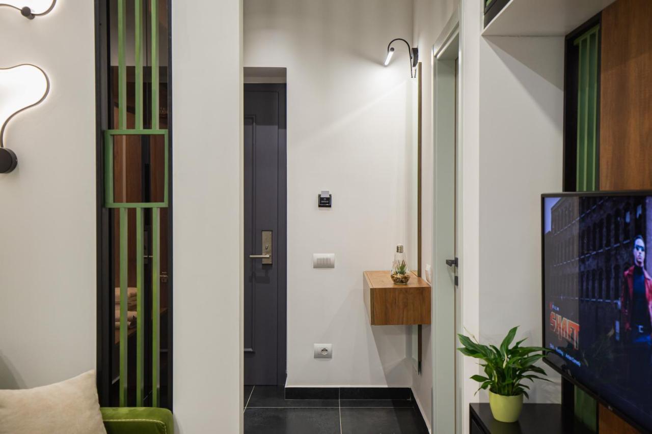 Lit Apartment